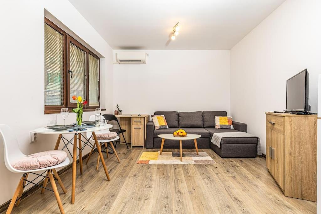 Appartamento 'Little Little' House In The Town Center & Parking Plovdiv Esterno foto